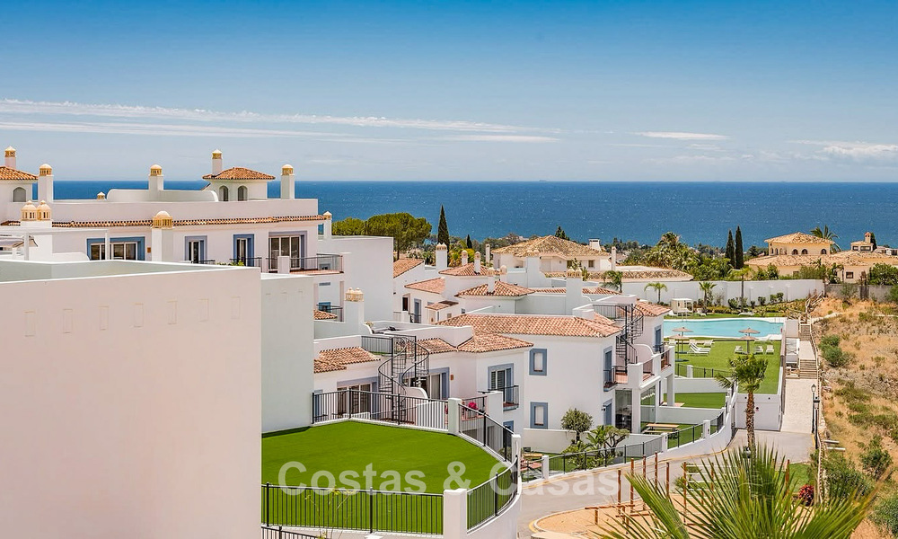 Eigentijds, luxe duplex penthouse te koop in een resort-achtig complex in mediterrane stijl in El Paraiso, Marbella - Benahavis 807376