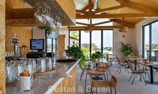 Eigentijds, luxe duplex penthouse te koop in een resort-achtig complex in mediterrane stijl in El Paraiso, Marbella - Benahavis 807379 