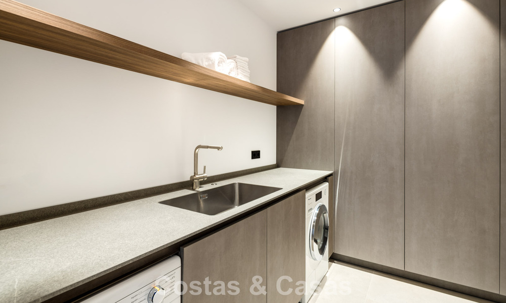 Gloednieuwe, ultramoderne luxevilla met panoramisch zeezicht te koop aan de oostkant van Marbella centrum 807486