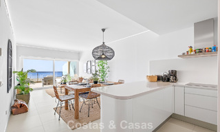 Stijlvol, top-floor, hoekappartement met adembenemend zeezicht te koop in El Higueron in Fuengirola, Costa del Sol 807538 