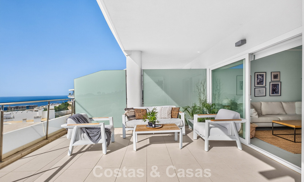 Stijlvol, top-floor, hoekappartement met adembenemend zeezicht te koop in El Higueron in Fuengirola, Costa del Sol 807549