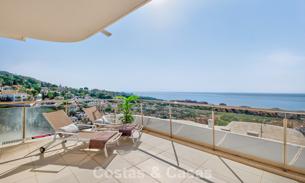 Stijlvol, top-floor, hoekappartement met adembenemend zeezicht te koop in El Higueron in Fuengirola, Costa del Sol 807555