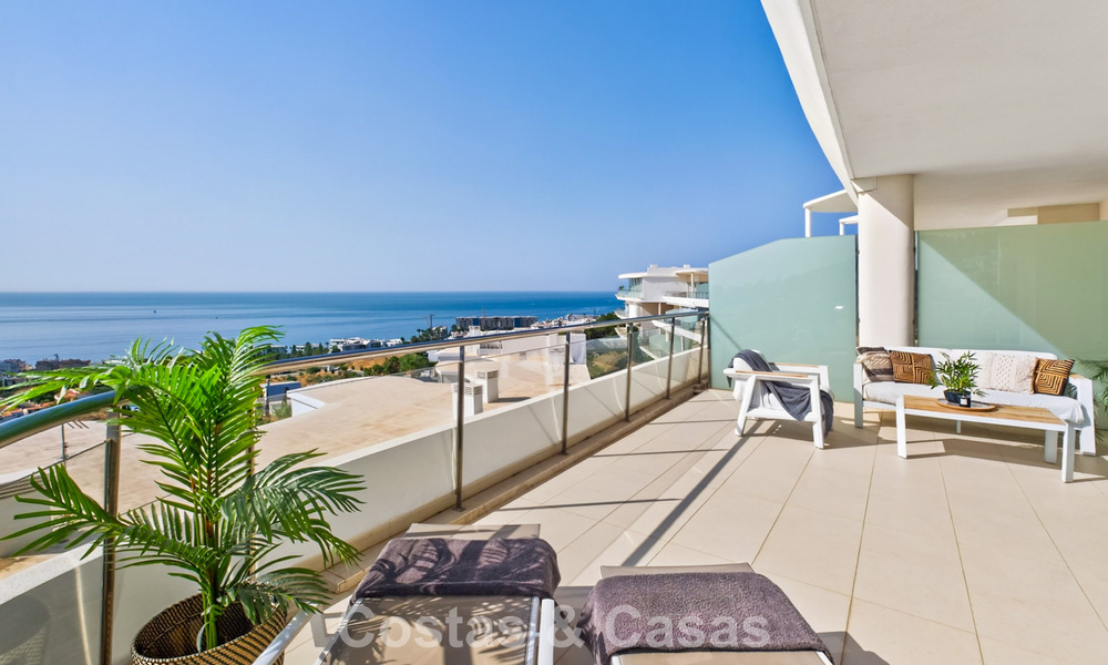Stijlvol, top-floor, hoekappartement met adembenemend zeezicht te koop in El Higueron in Fuengirola, Costa del Sol 807556