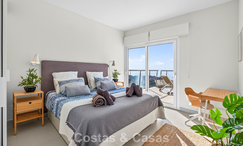 Stijlvol, top-floor, hoekappartement met adembenemend zeezicht te koop in El Higueron in Fuengirola, Costa del Sol 807561