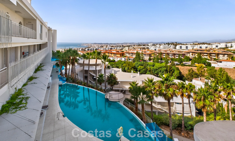 Stijlvol, top-floor, hoekappartement met adembenemend zeezicht te koop in El Higueron in Fuengirola, Costa del Sol 807567