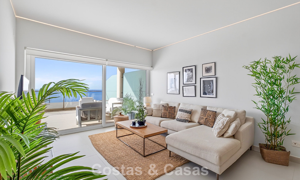 Stijlvol, top-floor, hoekappartement met adembenemend zeezicht te koop in El Higueron in Fuengirola, Costa del Sol 807569
