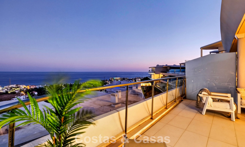 Stijlvol, top-floor, hoekappartement met adembenemend zeezicht te koop in El Higueron in Fuengirola, Costa del Sol 807574