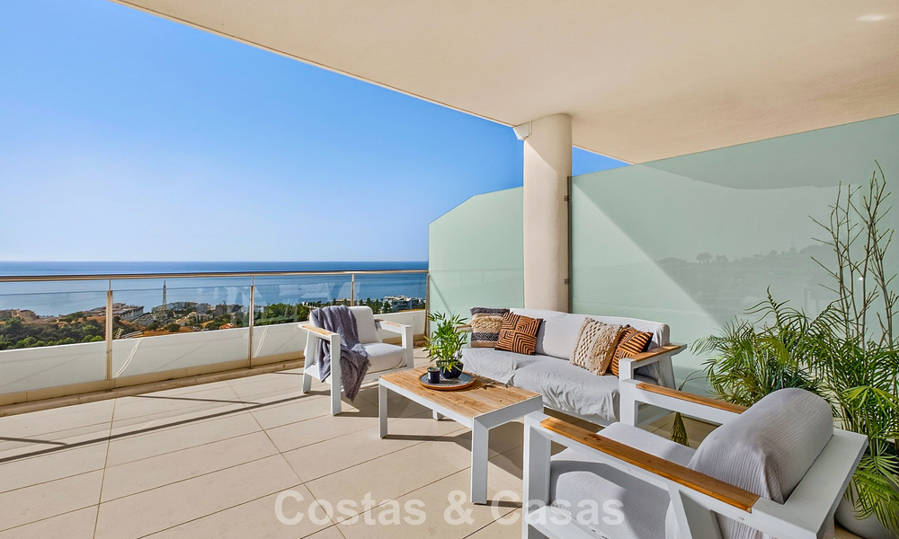 Stijlvol, top-floor, hoekappartement met adembenemend zeezicht te koop in El Higueron in Fuengirola, Costa del Sol 807578
