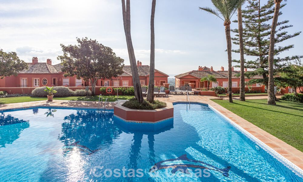 Gemoderniseerd halfvrijstaand herenhuis met panoramisch uitzicht te koop in de heuvels van Marbella - Benahavis 807600