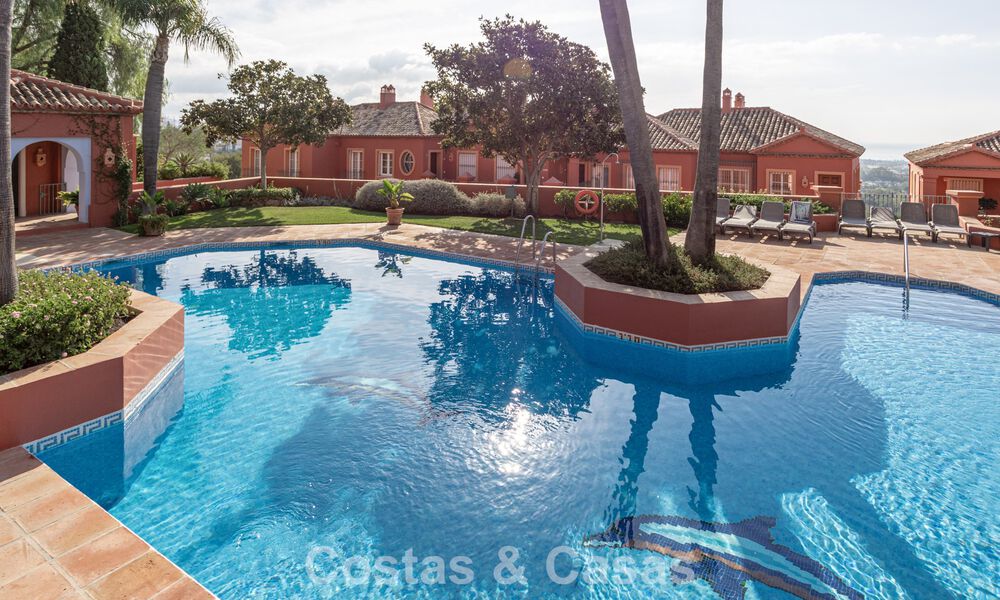 Gemoderniseerd halfvrijstaand herenhuis met panoramisch uitzicht te koop in de heuvels van Marbella - Benahavis 807601