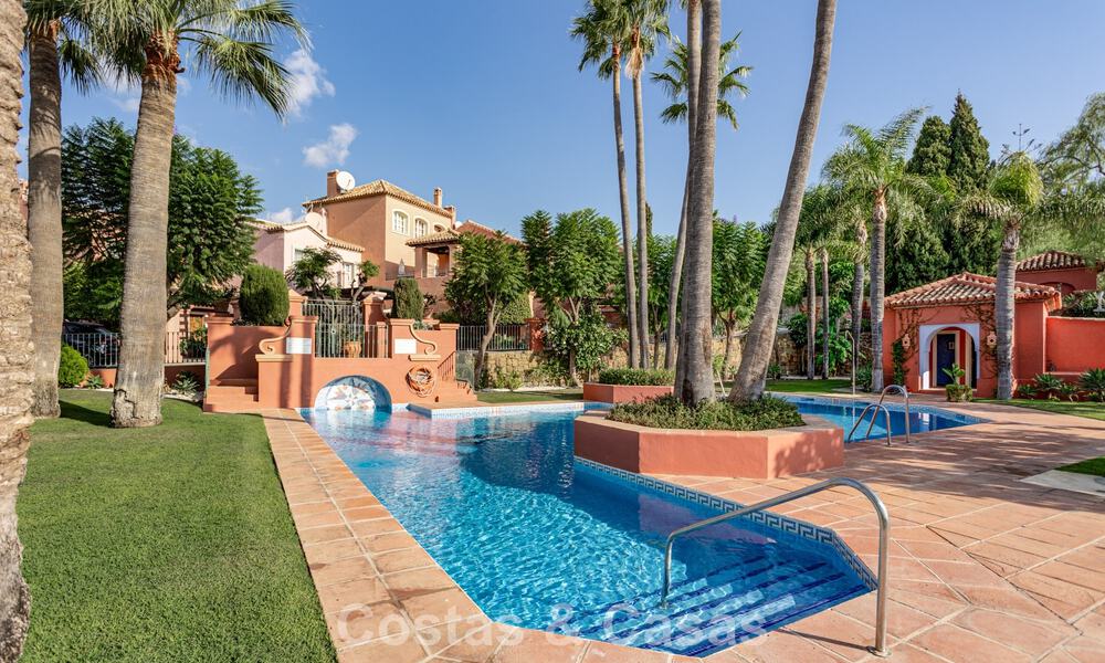 Gemoderniseerd halfvrijstaand herenhuis met panoramisch uitzicht te koop in de heuvels van Marbella - Benahavis 807637