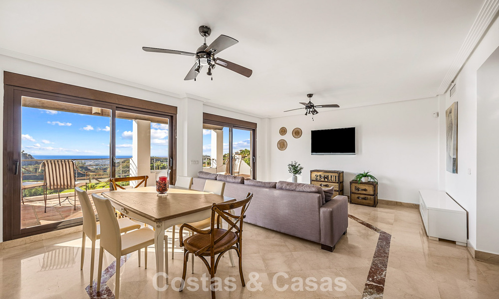 Mediterrane villa met subliem golf- en zeezicht te koop in Los Arqueros, Marbella - Benahavis 807762