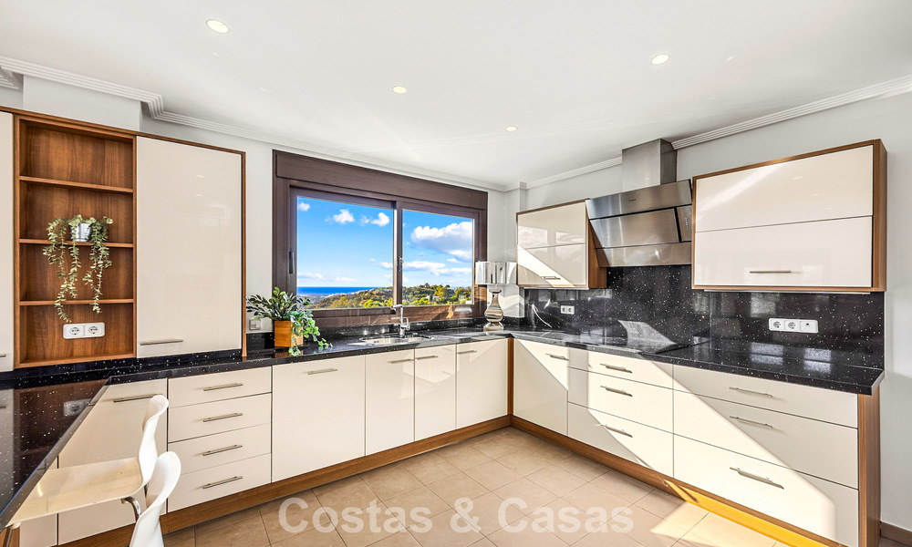 Mediterrane villa met subliem golf- en zeezicht te koop in Los Arqueros, Marbella - Benahavis 807765