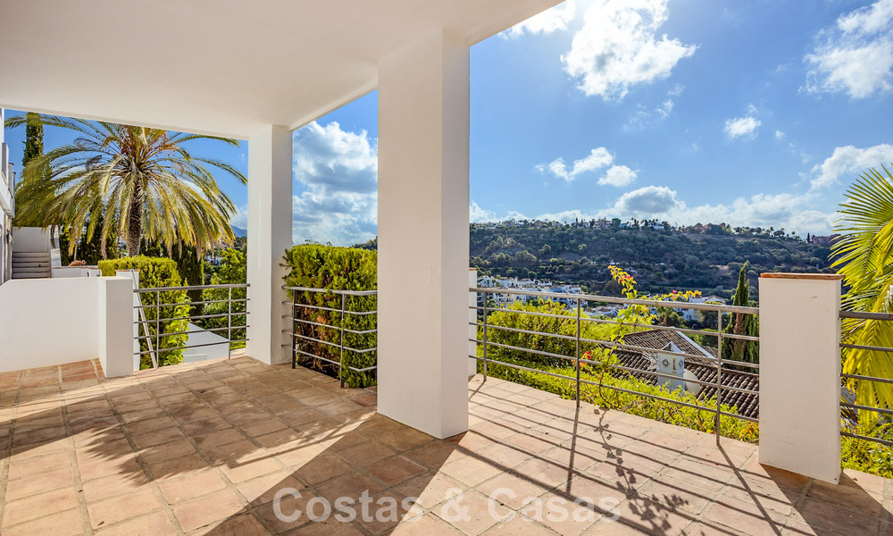 Mediterrane villa met subliem golf- en zeezicht te koop in Los Arqueros, Marbella - Benahavis 807770