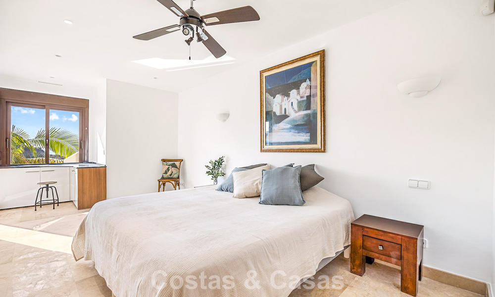 Mediterrane villa met subliem golf- en zeezicht te koop in Los Arqueros, Marbella - Benahavis 807772