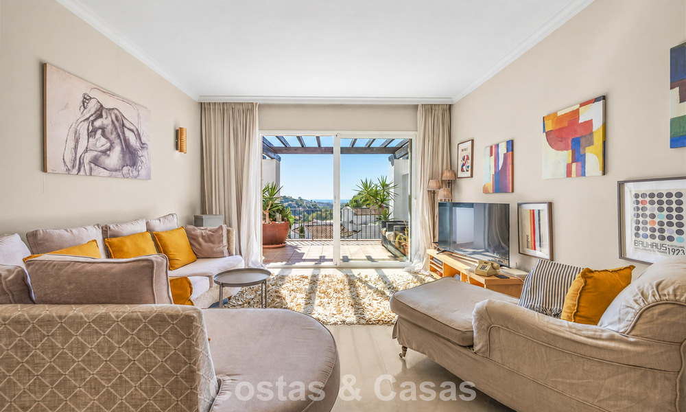 Prachtig penthouse met renovatiemogelijkheden te koop met golf- en zeezicht in La Quinta, Marbella - Benahavis 807667