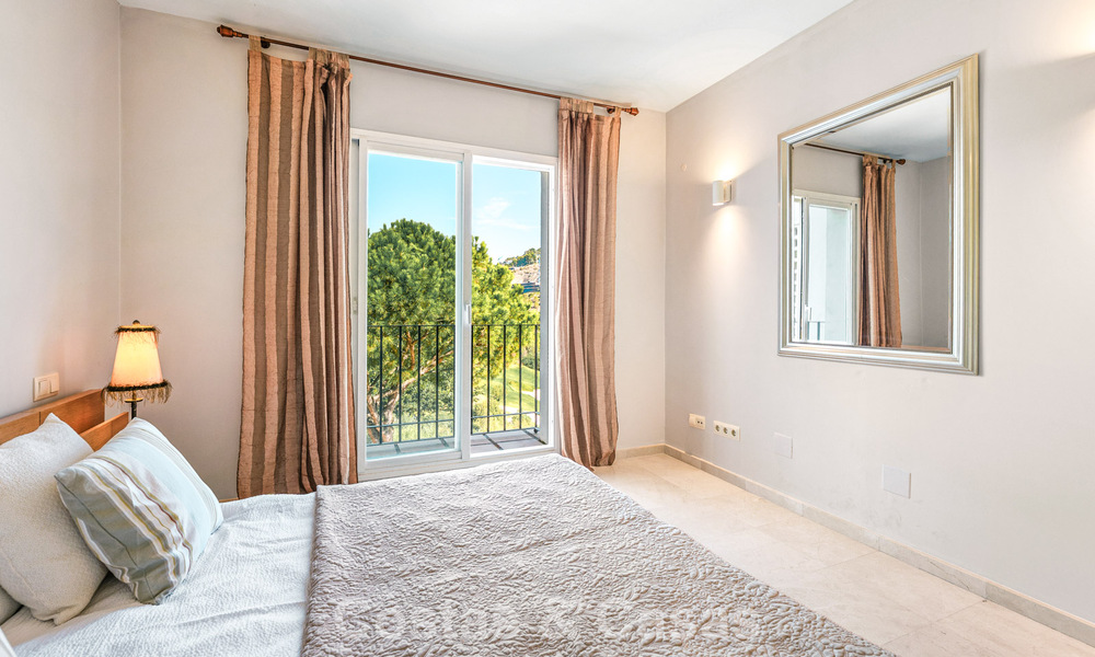 Prachtig penthouse met renovatiemogelijkheden te koop met golf- en zeezicht in La Quinta, Marbella - Benahavis 807675