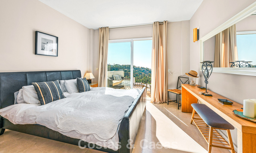 Prachtig penthouse met renovatiemogelijkheden te koop met golf- en zeezicht in La Quinta, Marbella - Benahavis 807681