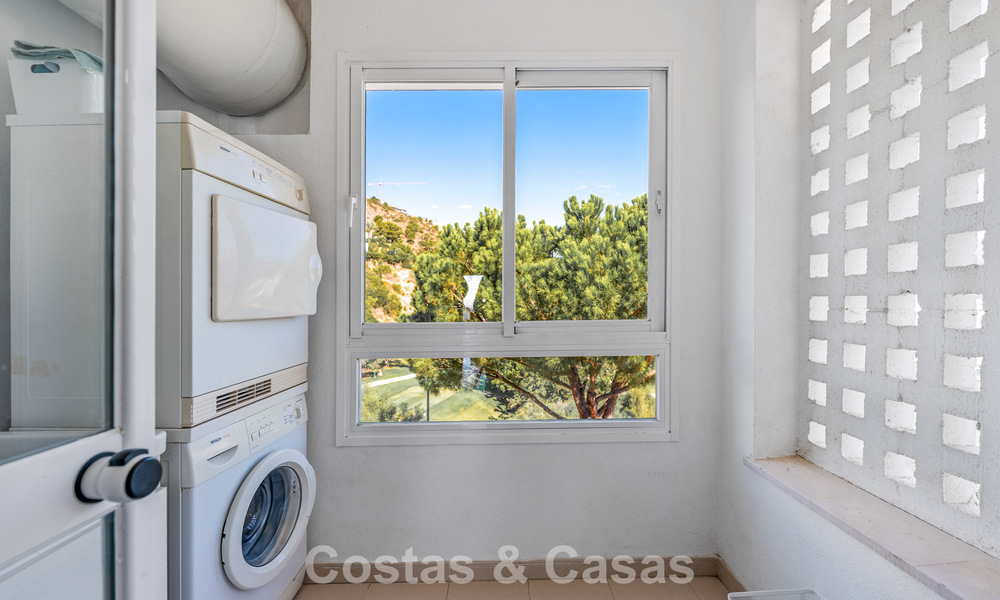 Prachtig penthouse met renovatiemogelijkheden te koop met golf- en zeezicht in La Quinta, Marbella - Benahavis 807684