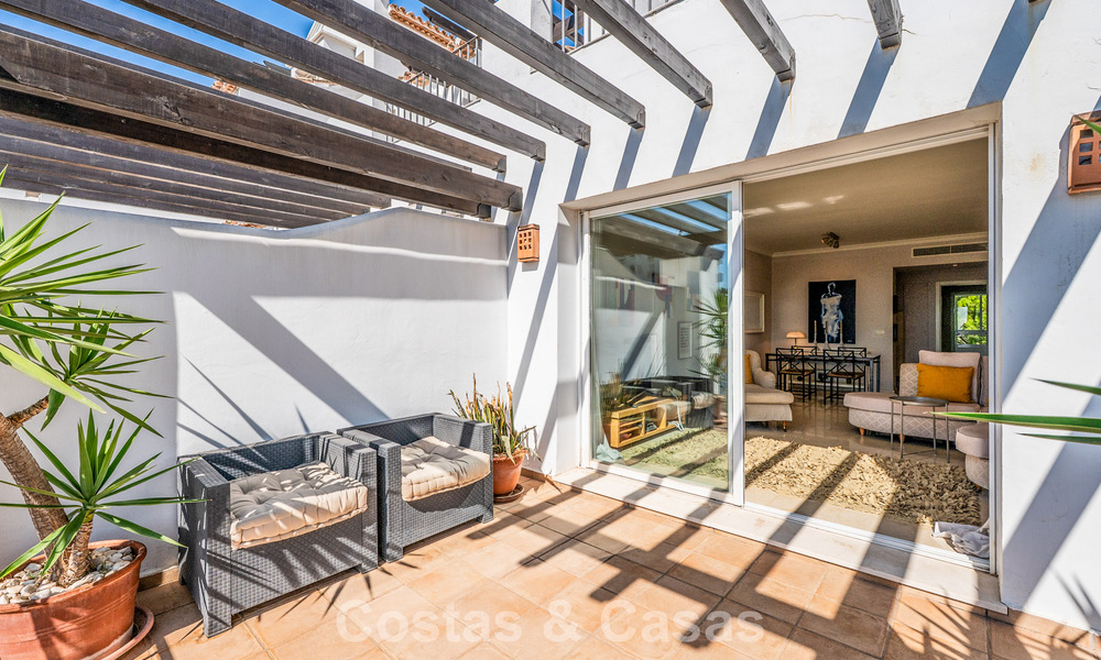 Prachtig penthouse met renovatiemogelijkheden te koop met golf- en zeezicht in La Quinta, Marbella - Benahavis 807689