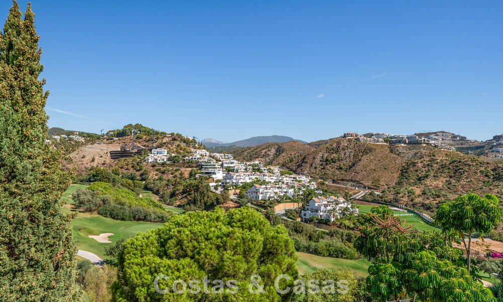 Prachtig penthouse met renovatiemogelijkheden te koop met golf- en zeezicht in La Quinta, Marbella - Benahavis 807692