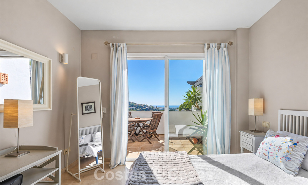 Prachtig penthouse met renovatiemogelijkheden te koop met golf- en zeezicht in La Quinta, Marbella - Benahavis 807697
