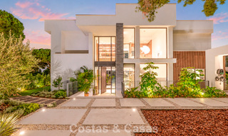 Exclusieve moderne nieuwbouwvilla met panoramisch uitzicht te koop op de befaamde Golden Mile van Marbella 807940 