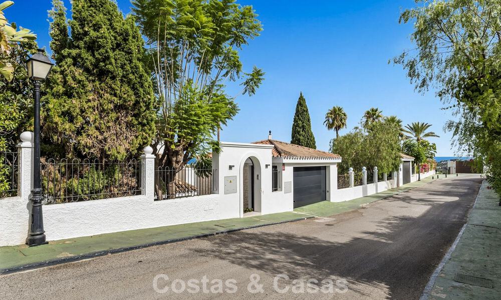 Gemoderniseerde villa met eigentijds-mediterrane bouwstijl te koop in Nueva Andalucia’s golfvallei, Marbella 807962