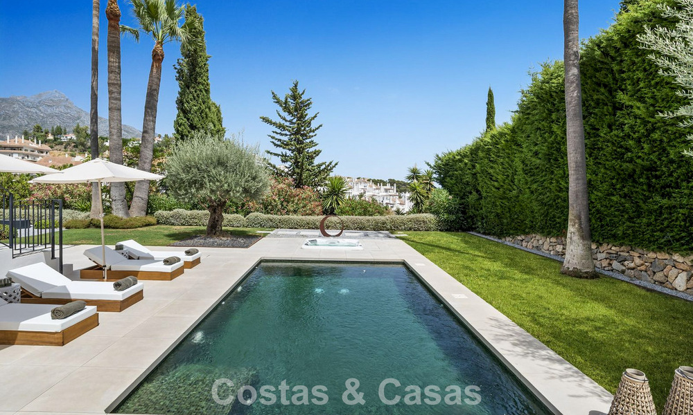Gemoderniseerde villa met eigentijds-mediterrane bouwstijl te koop in Nueva Andalucia’s golfvallei, Marbella 807966