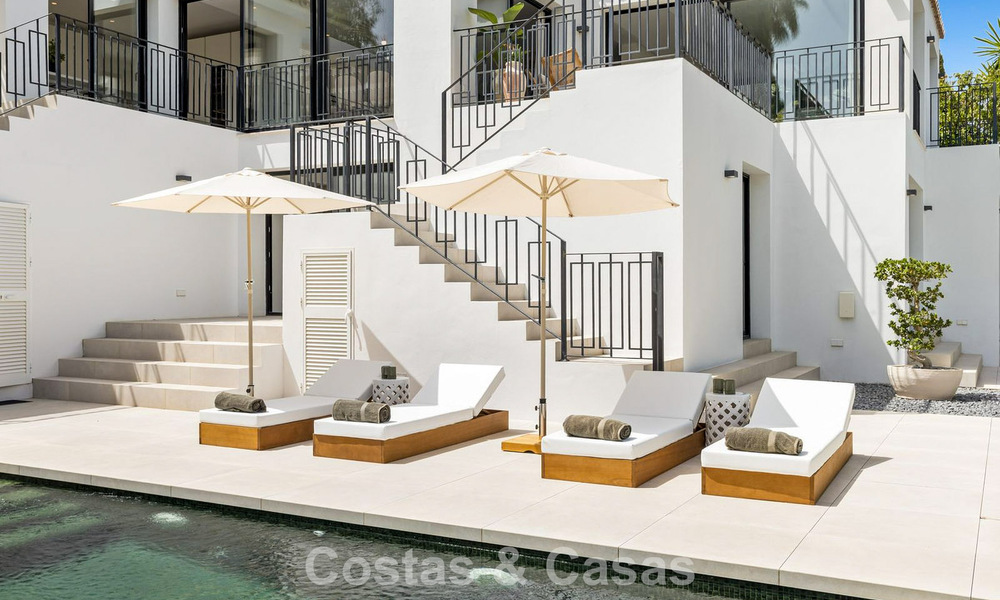 Gemoderniseerde villa met eigentijds-mediterrane bouwstijl te koop in Nueva Andalucia’s golfvallei, Marbella 807967