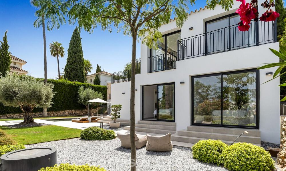 Gemoderniseerde villa met eigentijds-mediterrane bouwstijl te koop in Nueva Andalucia’s golfvallei, Marbella 807970