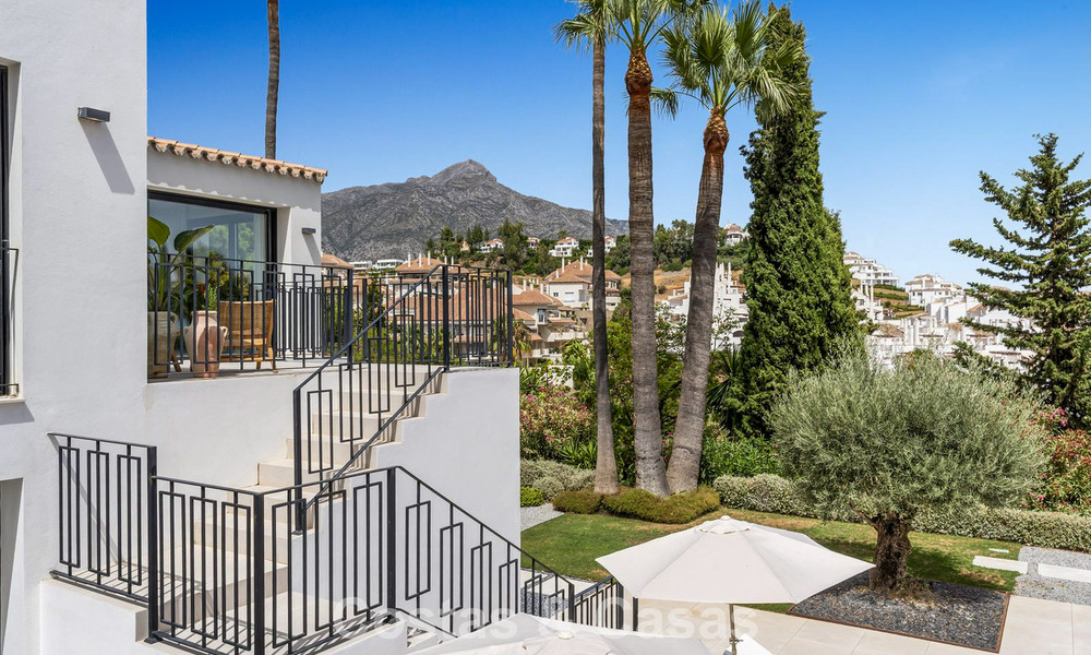Gemoderniseerde villa met eigentijds-mediterrane bouwstijl te koop in Nueva Andalucia’s golfvallei, Marbella 807972