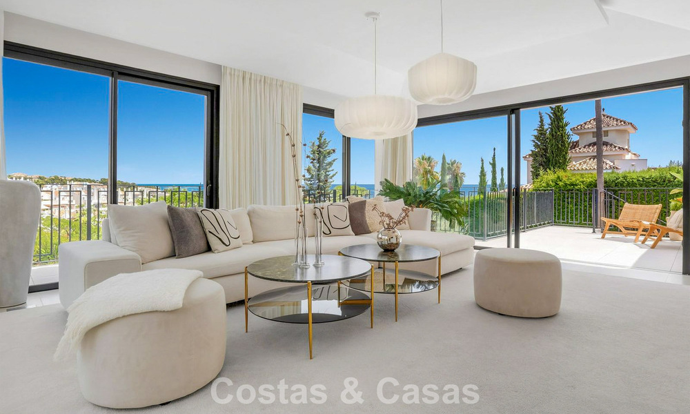 Gemoderniseerde villa met eigentijds-mediterrane bouwstijl te koop in Nueva Andalucia’s golfvallei, Marbella 807976