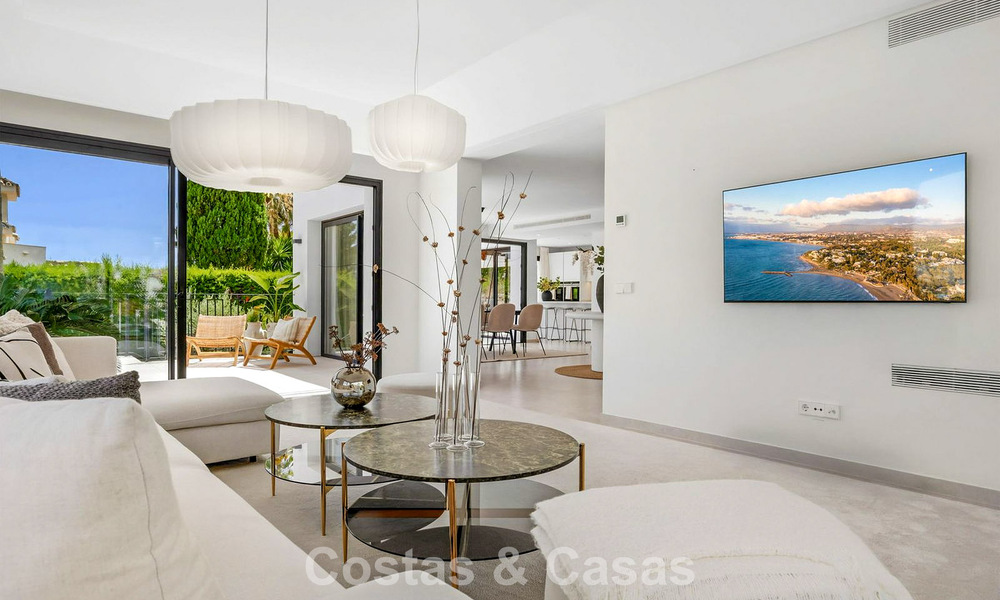 Gemoderniseerde villa met eigentijds-mediterrane bouwstijl te koop in Nueva Andalucia’s golfvallei, Marbella 807977