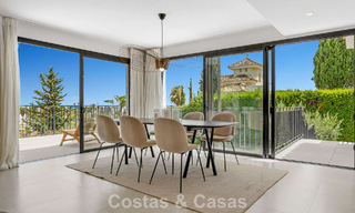 Gemoderniseerde villa met eigentijds-mediterrane bouwstijl te koop in Nueva Andalucia’s golfvallei, Marbella 807979 