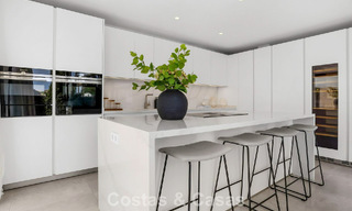 Gemoderniseerde villa met eigentijds-mediterrane bouwstijl te koop in Nueva Andalucia’s golfvallei, Marbella 807981 