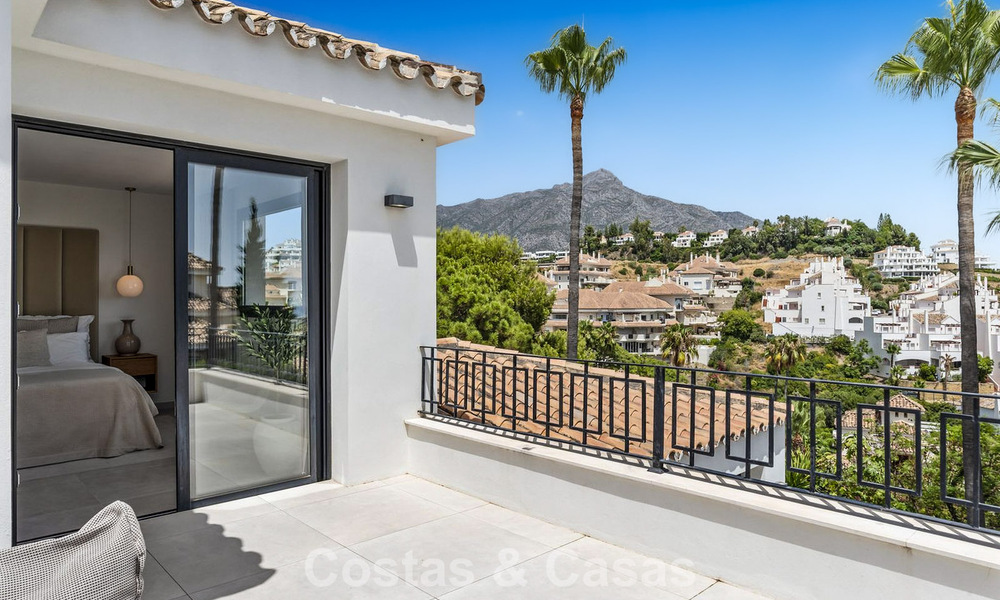 Gemoderniseerde villa met eigentijds-mediterrane bouwstijl te koop in Nueva Andalucia’s golfvallei, Marbella 807990
