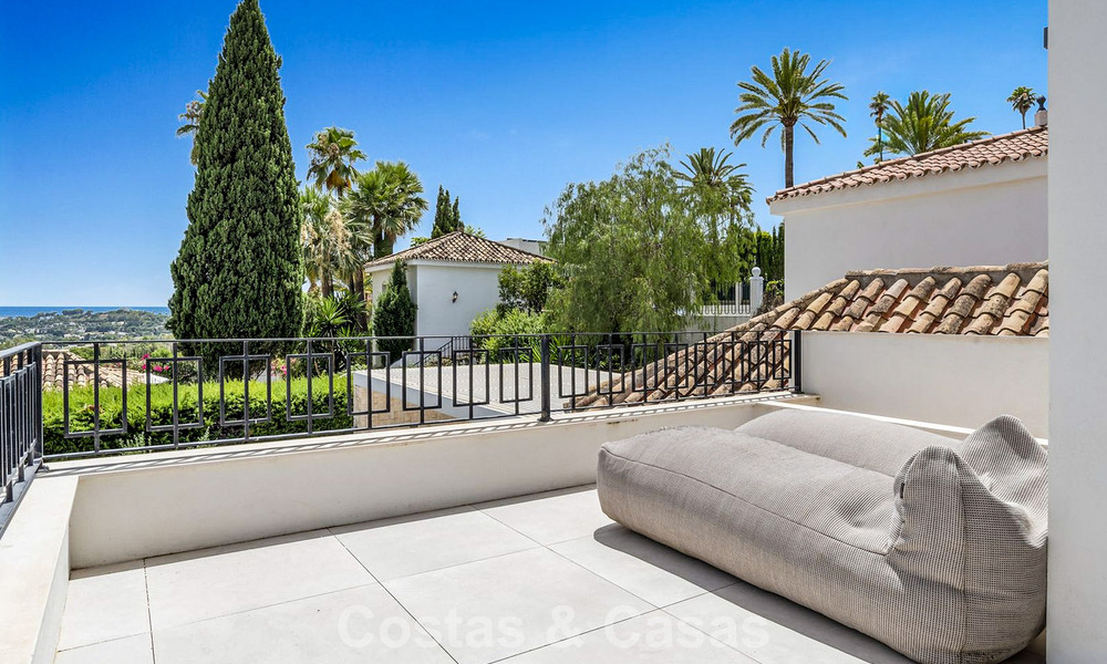 Gemoderniseerde villa met eigentijds-mediterrane bouwstijl te koop in Nueva Andalucia’s golfvallei, Marbella 807991