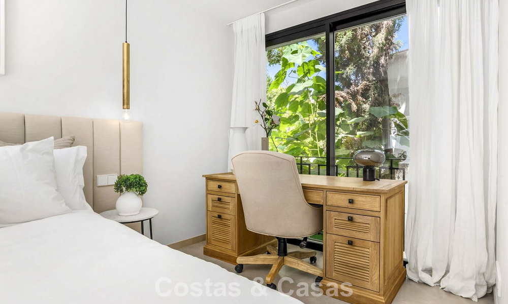 Gemoderniseerde villa met eigentijds-mediterrane bouwstijl te koop in Nueva Andalucia’s golfvallei, Marbella 807996