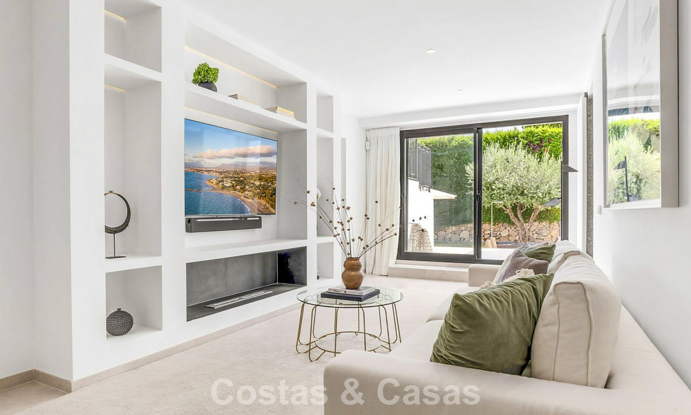 Gemoderniseerde villa met eigentijds-mediterrane bouwstijl te koop in Nueva Andalucia’s golfvallei, Marbella 807999