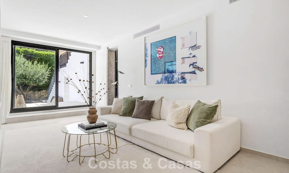 Gemoderniseerde villa met eigentijds-mediterrane bouwstijl te koop in Nueva Andalucia’s golfvallei, Marbella 808000