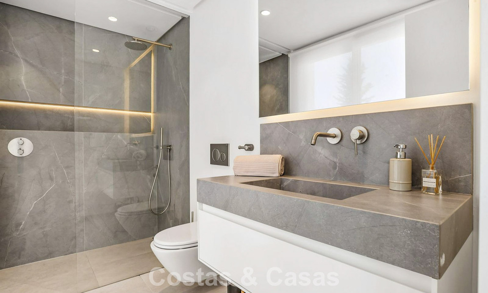 Gemoderniseerde villa met eigentijds-mediterrane bouwstijl te koop in Nueva Andalucia’s golfvallei, Marbella 808003