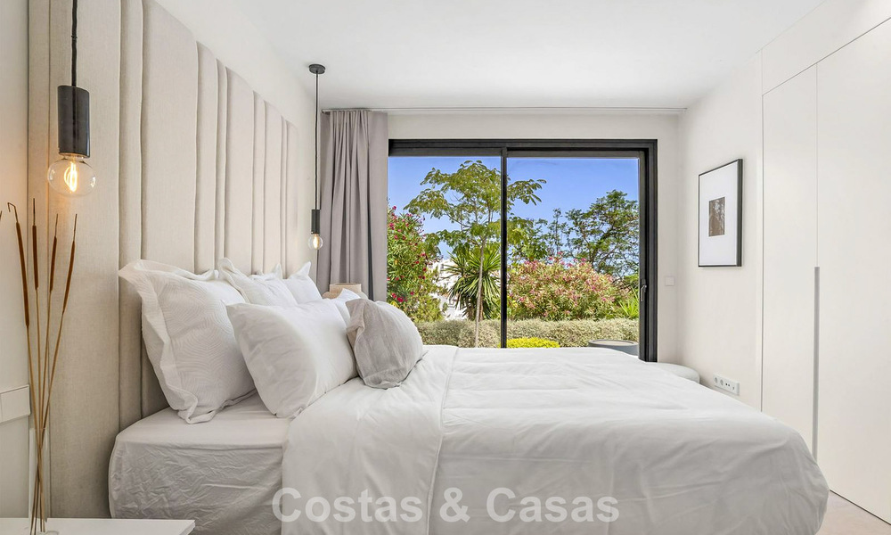 Gemoderniseerde villa met eigentijds-mediterrane bouwstijl te koop in Nueva Andalucia’s golfvallei, Marbella 808004
