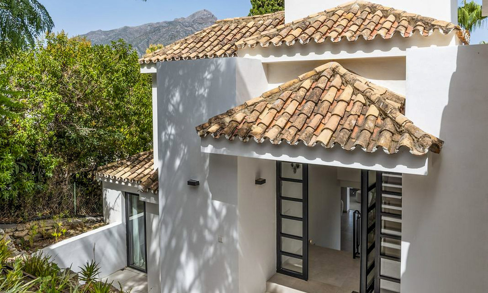Gemoderniseerde villa met eigentijds-mediterrane bouwstijl te koop in Nueva Andalucia’s golfvallei, Marbella 808015