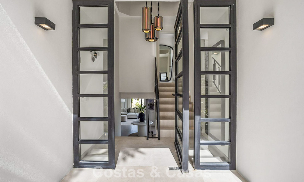Gemoderniseerde villa met eigentijds-mediterrane bouwstijl te koop in Nueva Andalucia’s golfvallei, Marbella 808016