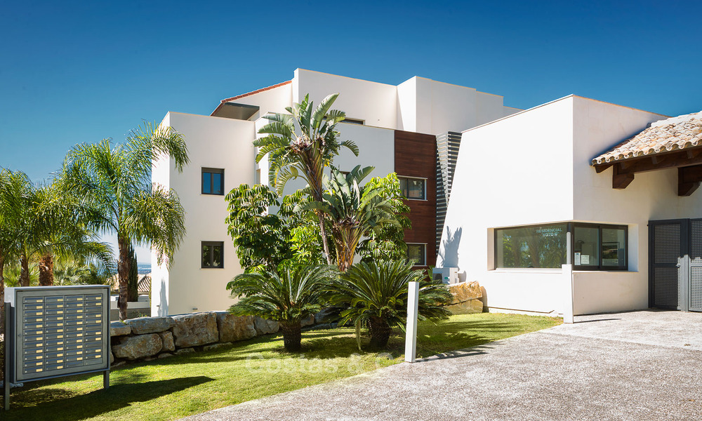 Eigentijdse golf appartementen te koop in Hoyo 19, op een 5-sterren golfresort, New Golden Mile, Marbella - Benahavis 807501