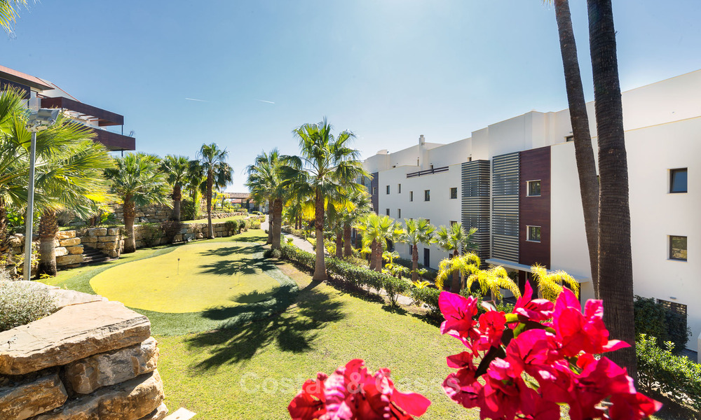 Eigentijdse golf appartementen te koop in Hoyo 19, op een 5-sterren golfresort, New Golden Mile, Marbella - Benahavis 807503