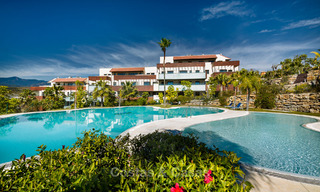 Eigentijdse golf appartementen te koop in Hoyo 19, op een 5-sterren golfresort, New Golden Mile, Marbella - Benahavis 807504 