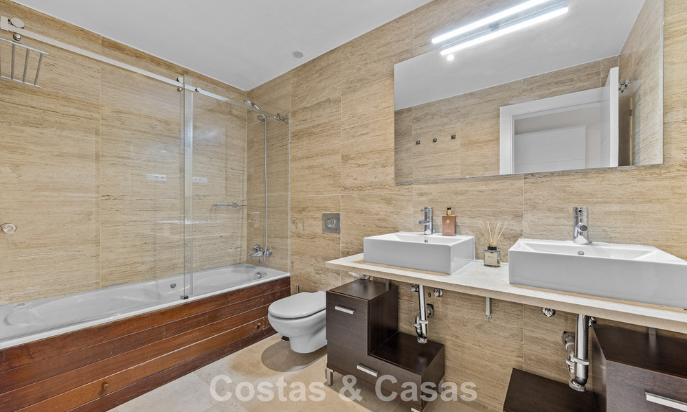 Eigentijdse golf appartementen te koop in Hoyo 19, op een 5-sterren golfresort, New Golden Mile, Marbella - Benahavis 807509