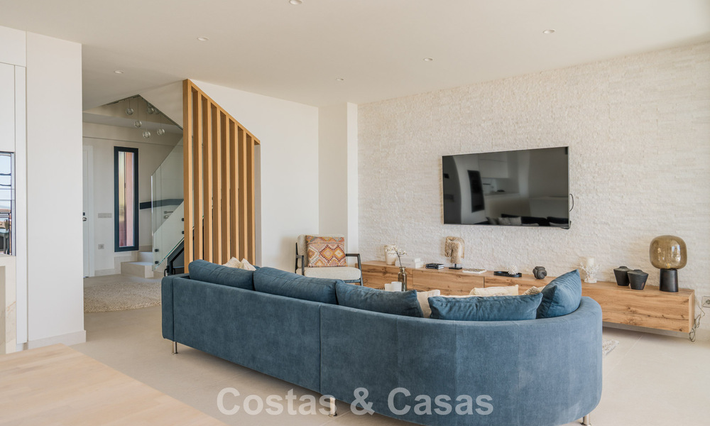 Luxe duplex penthouse met panoramisch uitzicht te koop in Nueva Andalucia’s golfvallei, Marbella 808065